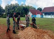 Jelang Pembukaan TMMD Ke-119 Tahun 2024, Anggota Kodim 0808/Blitar Gelar Gotong Royong Bersihkan Tempat Kegiatan