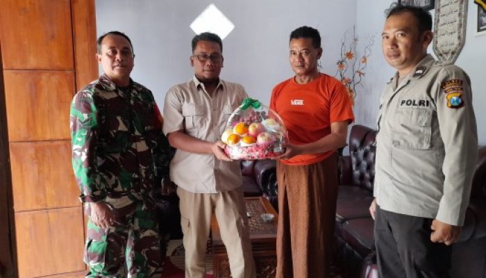 Bentuk Apresiasi dan Kepedulian, Polres Bondowoso Sambangi KPPS Mengalami Sakit