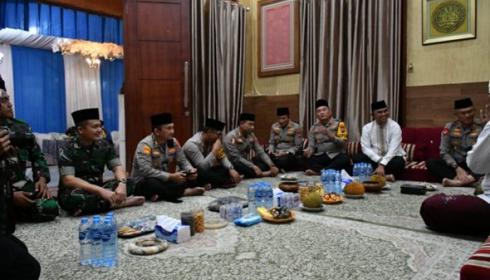 Sinergitas TNI/Polri Terjalin Erat, Dandim 0822 Bondowoso Hadiri Penyambutan Kapolda Jatim