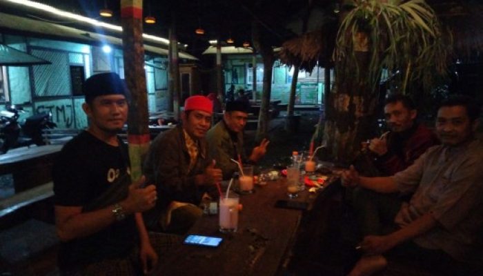 Pengurus PT Media Cakrawala Ngopi Bareng Di Cafe Alam Klabang