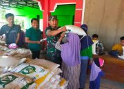 Babinsa Posramil 0822/12 Sumber Wringin,Dampingi Penyaluran Bantuan Pangan