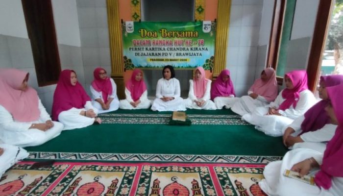 Peringati HUT PERSIT Ke-78, Prajurit Dan Persit Koramil Prajekan Gelar Doa Bersama Dan Bagi² Takjil Gratis
