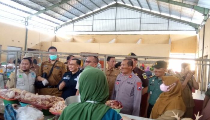 Kodim 0822 Bondowoso Bersama Forkopimda Sidak Kebutuhan Bahan Pokok Jelang Idul Fitri 1445 H