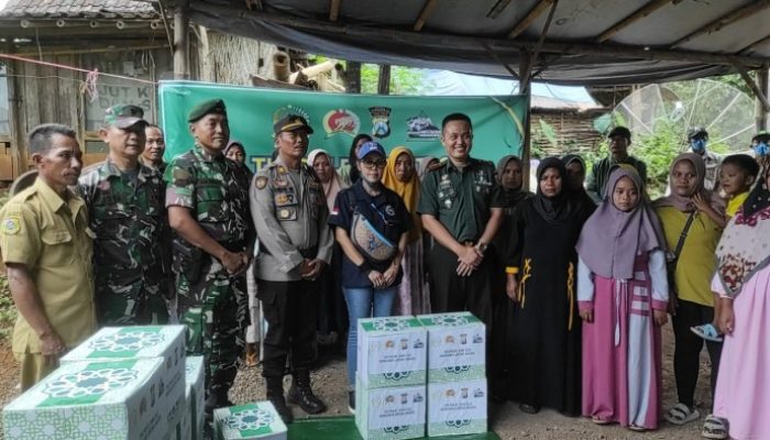 Kolaborasi TLCI dan Kodim 0822 Bondowoso, Bagikan Puluhan Paket Sembako