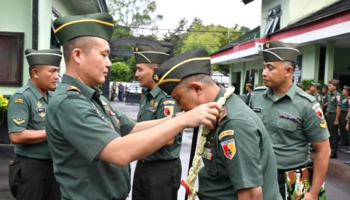 Dandim 0822 Bondowoso Pimpin Upacara Kenaikan Pangkat Periode 1 April 2024 Dan Wisuda Purna Wira