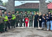 Koramil 0822/11 Tapen Bagikan Takjil Bersama Kelompok Youtuber Boss Muda