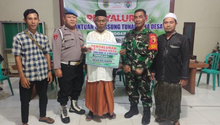 Sugianto S.E Kepala Desa Kejawan Salurkan Bantuan BLT DD Kepada 53 KPM