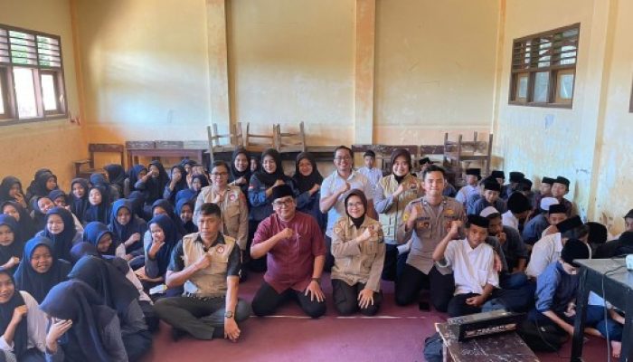 Tim Psikologi Polres Bondowoso Laksanakan Kegiatan Psikoedukasi Stop Bullying di SMP Nurul Khalil