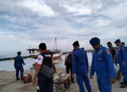 World Ocean Day, Satpolairud Bersama Masyarakat Bersihkan Pantai Situbondo