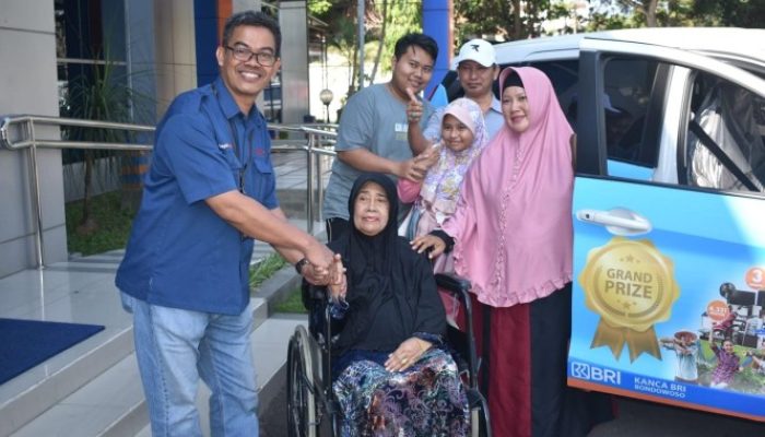 Penyerahan Mobil Dan Motor Kepada Pemenang Undian PHS Nasabah BRI Bondowoso