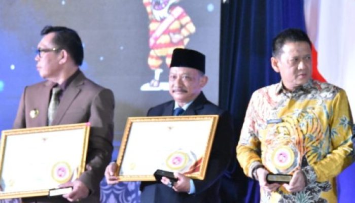 Bupati Situbondo Terima Penghargaan dari BKKBN RI