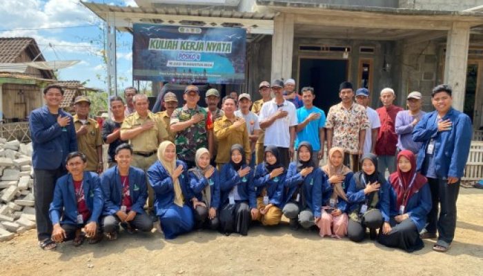 Pendampingan Pembuatan Pupuk Organik oleh Babinsa Kodim 0822/14 Botolinggo, Hindari Pemakaian Pupuk Kimia