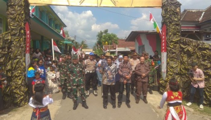 Pj Bupati Bondowoso Bersama Muspika dan Kepala Desa,Saat Launching Kampung Pancasila Desa Tapen