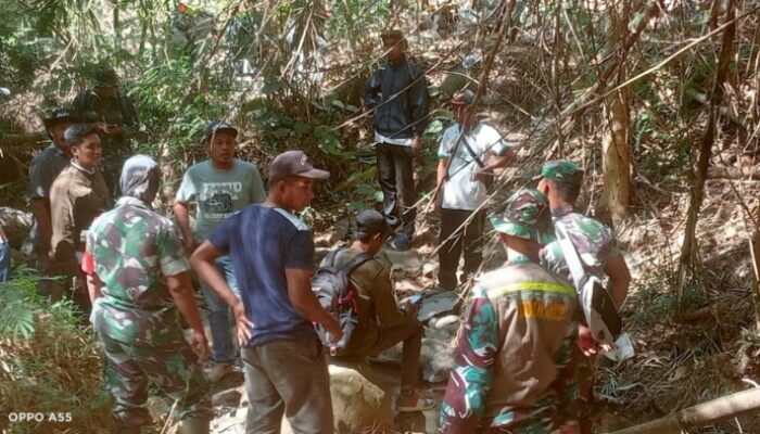 Antisipasi Darurat Pangan Nasional, Pasiter Kodim 0822/Bondowoso Dampingi Survei Mata Air di Curah Bangka, 
