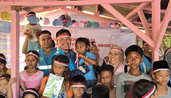 Semangat Kemerdekaan, PLN Berikan Inspirasi Anak-Anak Pemulung Melalui Dongeng dan Bantuan Alat Sekolah