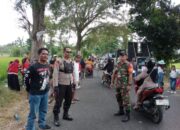 Babinsa 0822/09 Pam Pawai Budaya Memeriahkan HUT RI Ke-79 di Desa Mengok