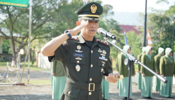 Kodim 0422/LB melaksanakan Ziarah Rombongan, peletakan karangan bunga dan tabur bunga di Taman Makam Pahlawan