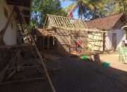 Tebar Kebaikan” Team LSM Cakrawala Patut Di Apresiasi Perbaiki Rumah P.Ahmad di Desa Wonokusumo