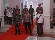 Ratusan Polisi Lakukan Pengamanan, Penetapan Nomor Urut Paslon Pilkada 2024 di Jember Berjalan Kondusif