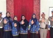 Satlantas Polres Bondowoso dengan Program Masuk Pak Eko dan Halo Cak Ri dalam sosialisasi di sekolah-sekolah