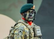 Surprise Danyonif 330 dan Pasukan Kostrad Pada HUT TNI ke 79, Buat Lautan Manusia di Monas Terpana