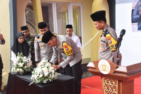 Kapolres Bondowoso Meresmikan Mushola Baitul Makmur yang Terletak di Polsek Pakem