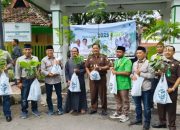 Upaya Penyelamatan Bumi Dan Sedekah Oksigen, Perum Perhutani, Kajari & IIK Perhutani Bondowoso, Berikan Bibit Gratis