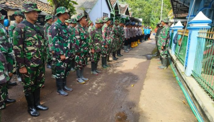 BANJIR BANDANG TERJANG WONOBOYO, TNI TURUN TANGAN