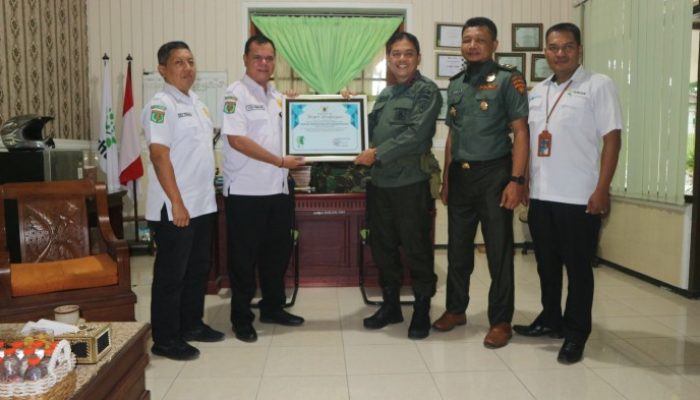 ADM Perhutani Bondowoso Menerima Piagam Penghargaan dari Gubernur Jawa Timur