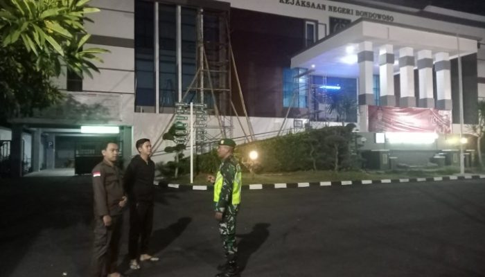 Babinsa Kelurahan Dabasah Gelar Patroli Malam, Jaga Keamanan Wilayah