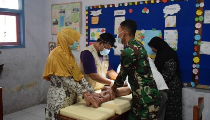 Satgas TMMD 123 Kodim 0822 Bondowoso Gelar Sunatan Massal, 100 Anak Ikut Serta