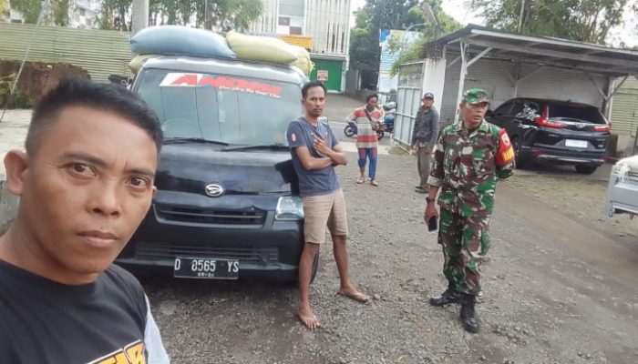 Joosss!!!! Anggota Koramil 0822/11 Tapen Sertu Suryadi Kawal Warga Binaannya Jual Gabah ke Buloq