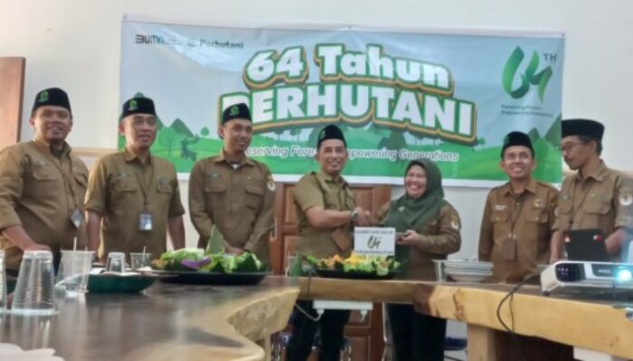 KESATUAN PEMANGKUAN HUTAN (KPH) BONDOWOSO PERINGATI HUT PERHUTANI KE – 64 DI AULA SILVA PERHUTANI BONDOWOSO