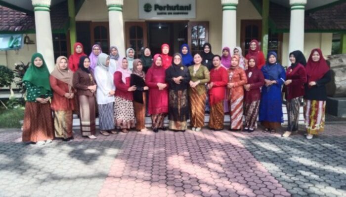 IKATAN ISTRI KARYAWAN (IIK) PERUM PERHUTANI CABANG KPH BONDOWOSO PERINGATI HARI KARTINI TAHUN 2025