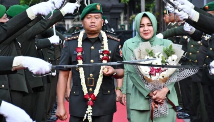 Kolonel Inf Kohir Resmi Jabat Danrem 083/Baladhika Jaya, Disambut Tradisi Pedang Pora