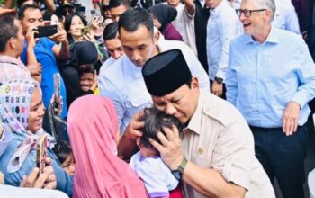 Presiden Prabowo Subianto Bersama Bill Gates Disambut Penuh Keceriaan Siswa SD Jati 03