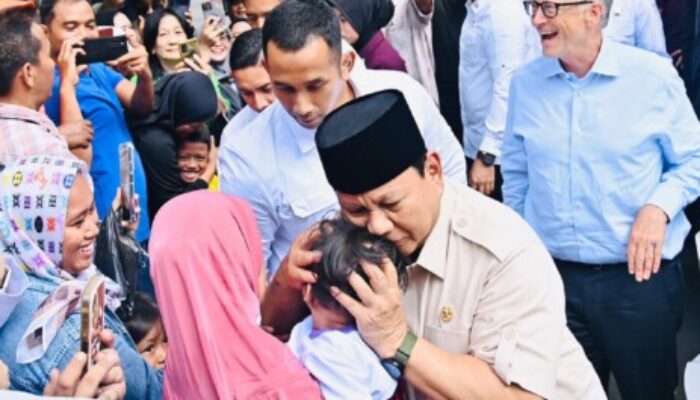 Presiden Prabowo Subianto Bersama Bill Gates Disambut Penuh Keceriaan Siswa SD Jati 03