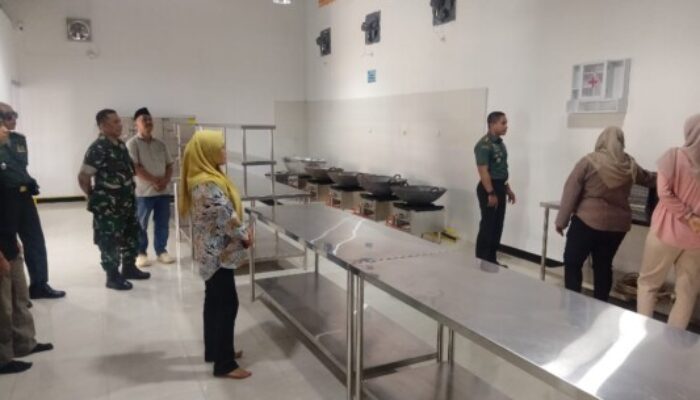 Dandim 0822 Bondowoso Tinjau Dapur Sehat Pakem, Tegaskan Komitmen TNI Dukung Gizi Pelajar