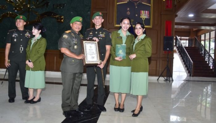Gubernur Akademi Militer Pimpin Sertijab dan Tradisi Warga Baru Akmil