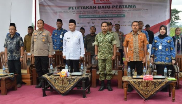 Dandim 0822 dan Bupati Bondowoso Tanam Batu Pertama Koperasi Desa Merah Putih