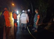 Longsor Tutup Jalur Vital Bondowoso–Wringin, Aksi Cepat Babinsa Buka Akses Warga