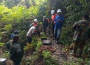 Sigap di Tengah Malam, Babinsa Pancoran Pantau Luapan Sungai Pasca Hujan Deras