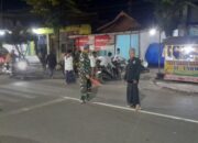 Demi Kenyamanan Umat, Babinsa Turun Langsung Amankan Ibadah Tarawih