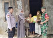 Ramadhan Penuh Kepedulian, Babinsa dan Bhabinkamtibmas Berbagi Sembako di Desa Binaan