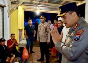 Turun Langsung ke Jalan, Kapolres Aryo Dwi Wibowo Bagikan Sahur dan Sosialisasikan Layanan 110 Polri