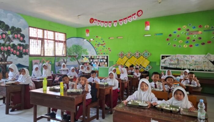 Program Makan Bergizi Gratis, Wujudkan Generasi Emas,392 Siswa Terima Asupan Sehat dari Dapur SPPG Sempol Sangat Disukai