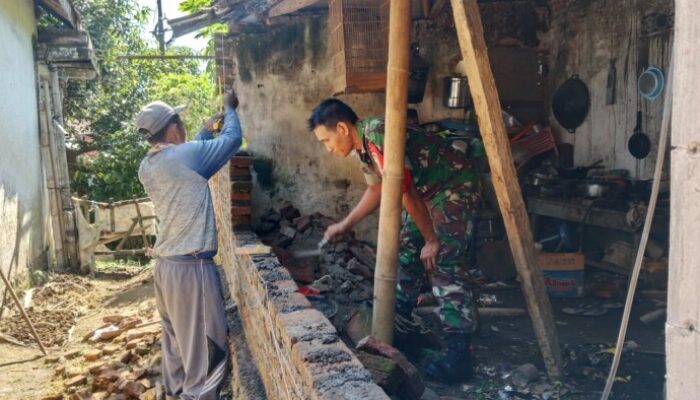 Kisah Haru di Tegaljati, Babinsa Hadir Bantu Janda Lansia di Usia Senja