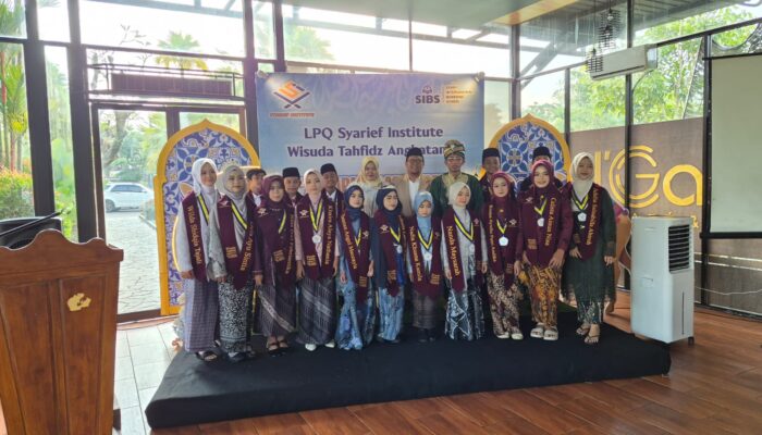 Syarif Internasional Boarding School Bondowoso Cetak Wisudawan Penghafal Al-Qur’an