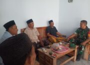 Perkuat Sinergi dan Kebersamaan, Babinsa Padasan Sertu Saipudinur Gelar Komsos Bersama Perangkat Desa