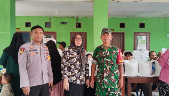 983 Warga Sumbertengah Terima Bantuan Pangan, Babinsa dan Bhabinkamtibmas Turun Langsung Dampingi Penyaluran